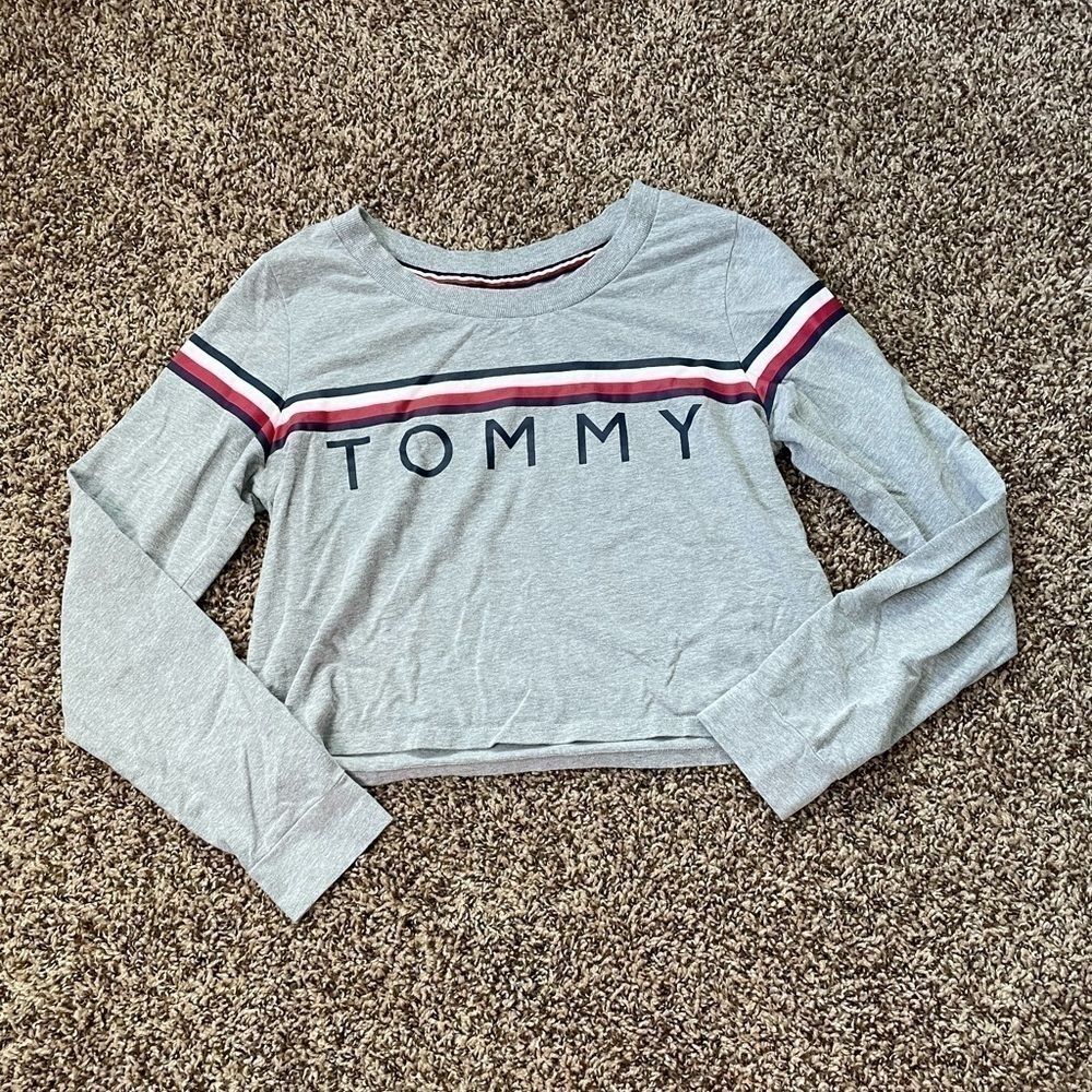 Tommy Hilfiger size medium gray long sleeve crop top